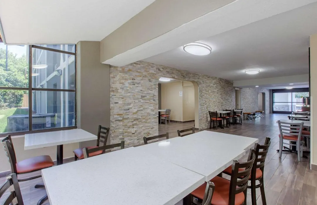 Quality Inn Airport-Near Uptown-1